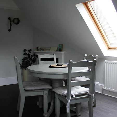 Lovely 3 Bed Condo Reigate Bagian luar foto