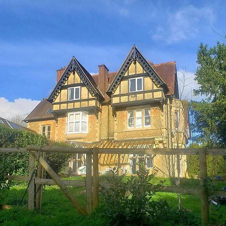 Lovely 3 Bed Condo Reigate Bagian luar foto