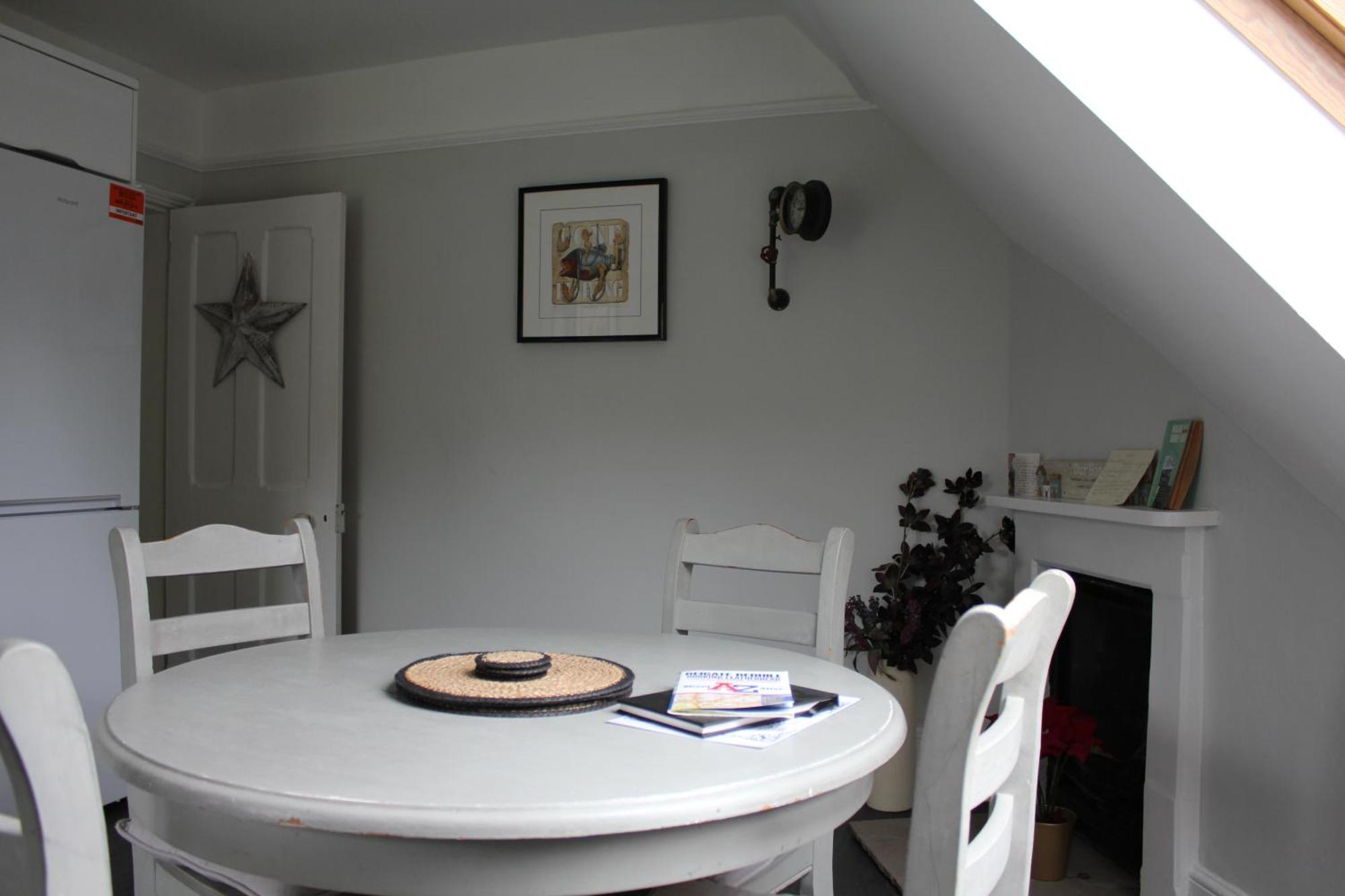 Lovely 3 Bed Condo Reigate Bagian luar foto