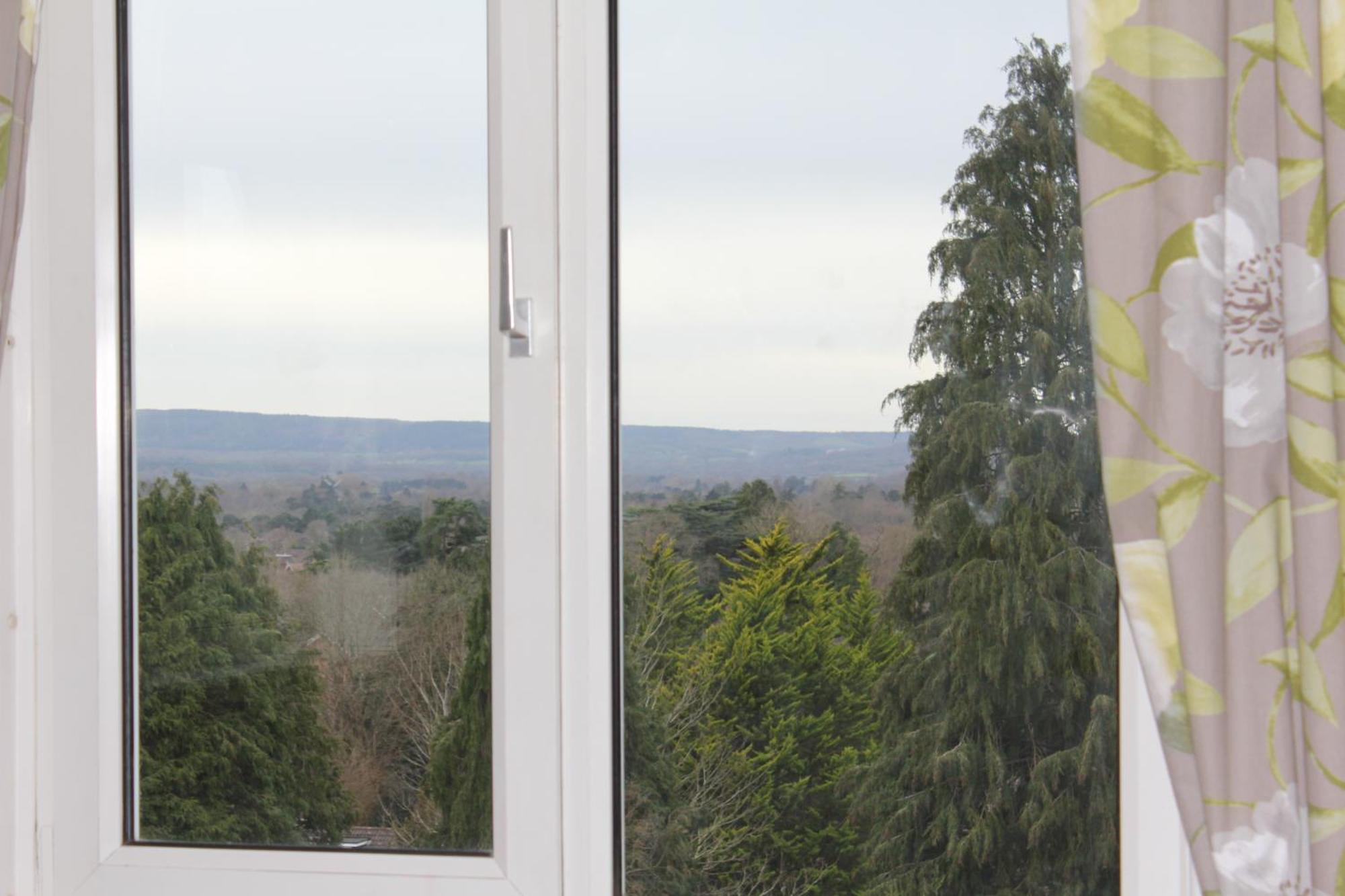 Lovely 3 Bed Condo Reigate Bagian luar foto