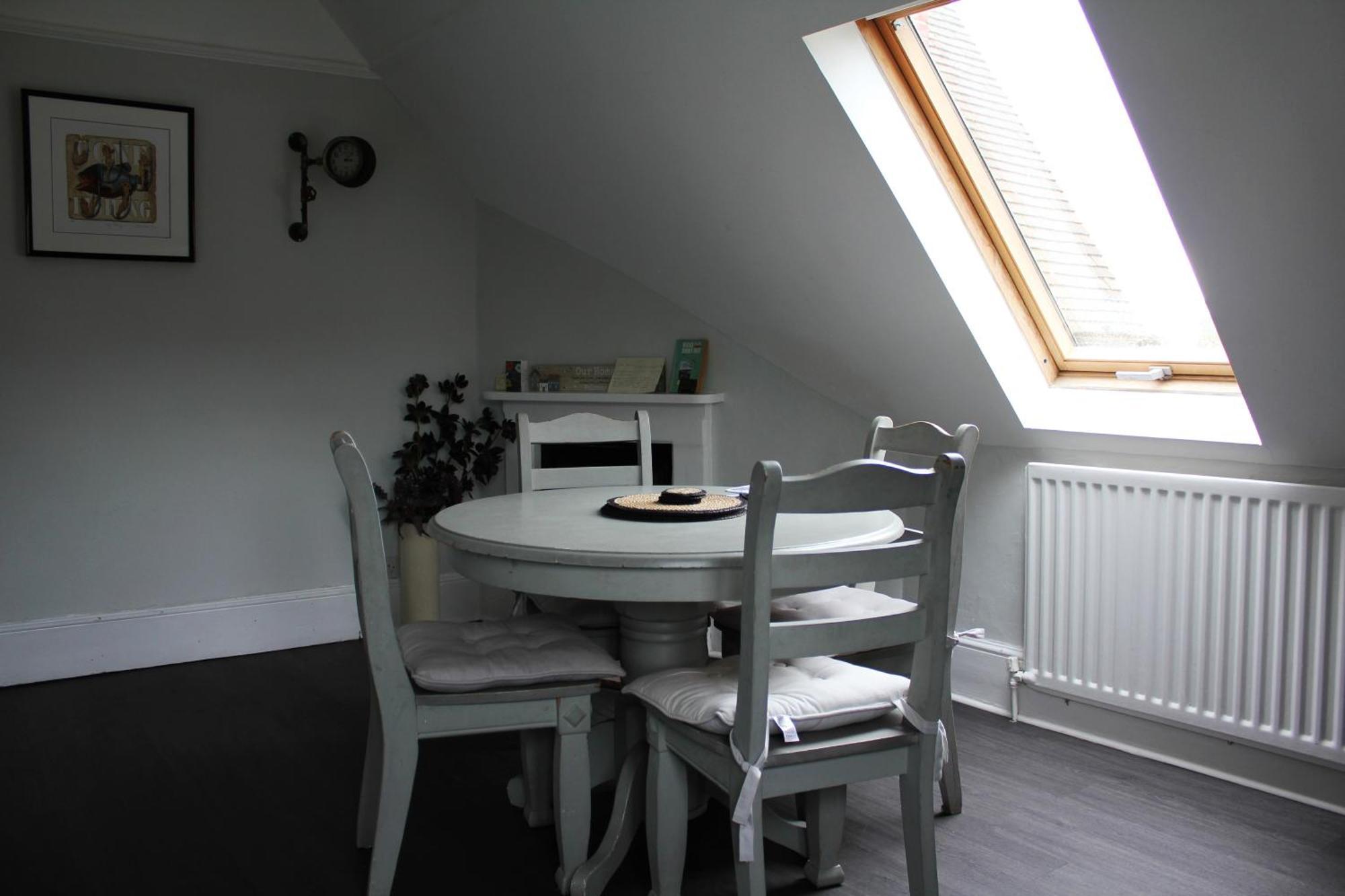 Lovely 3 Bed Condo Reigate Bagian luar foto